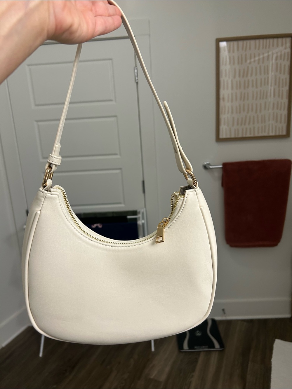 New white shoulder bag